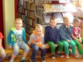 przedszkolaki w bibliotece